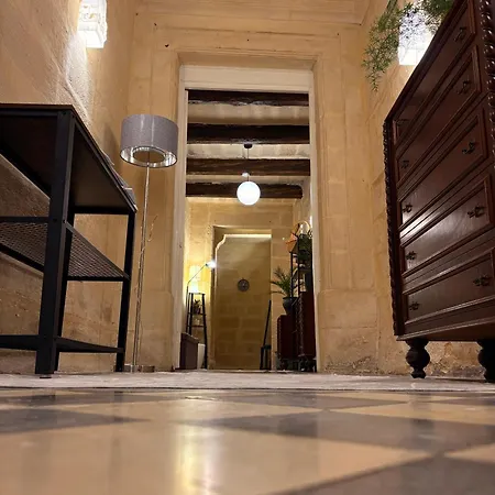 Traditional Maltese Family Townhouse - Cospicua Exterior photo
