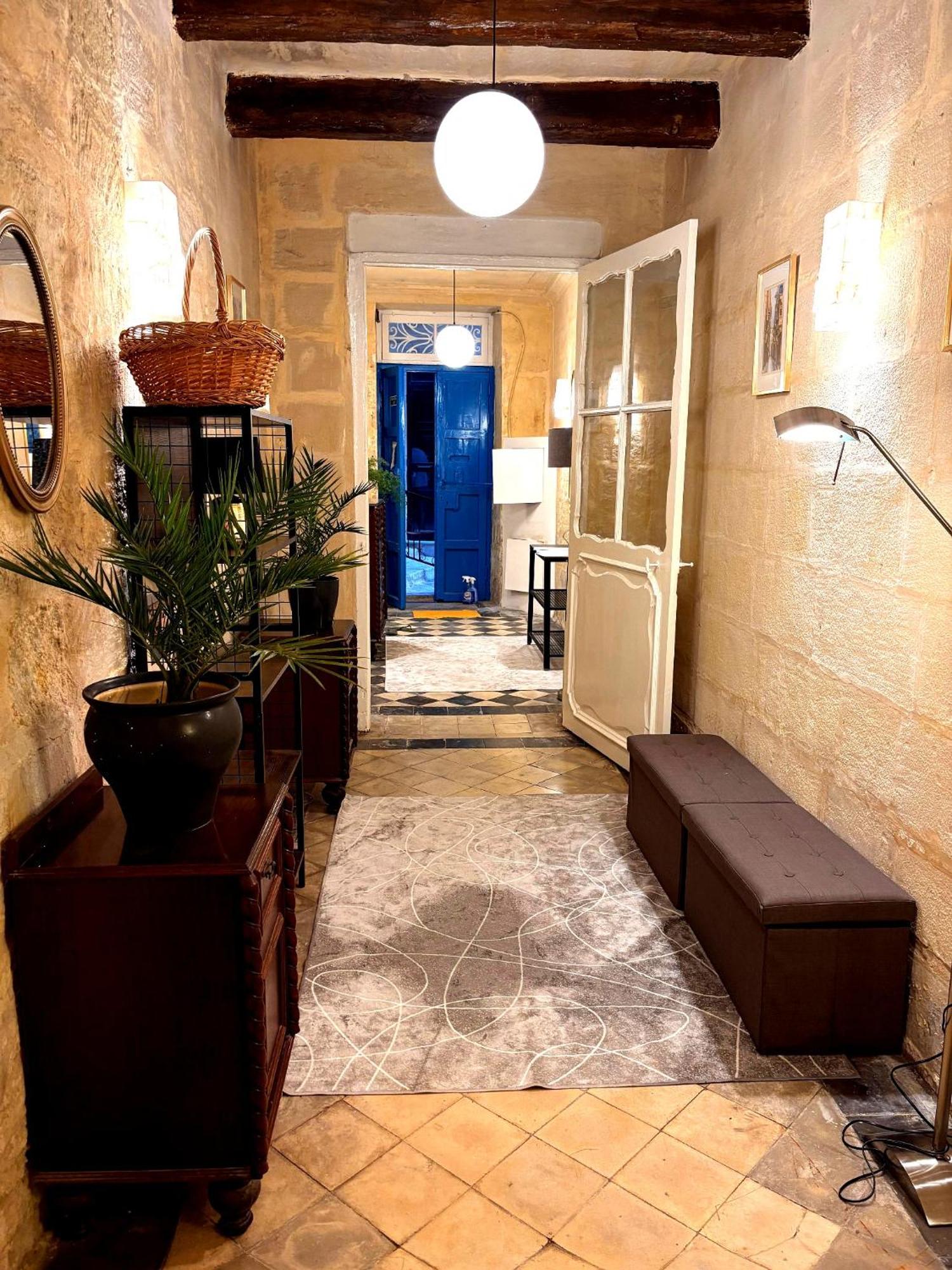 Traditional Maltese Family Townhouse - Cospicua